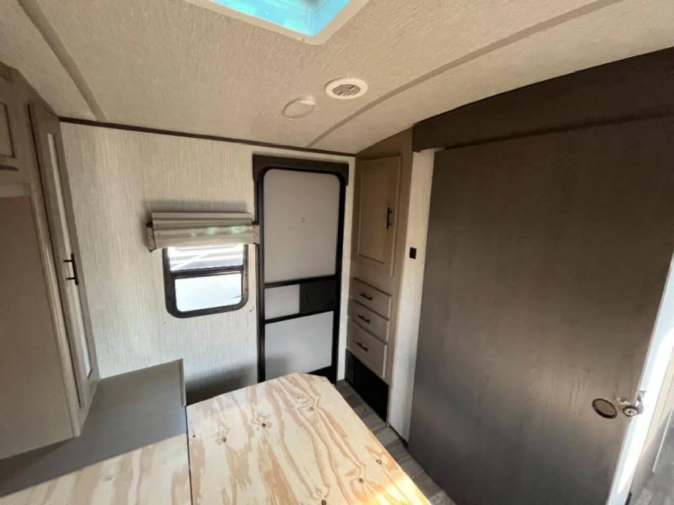 A photo of this 2021 Heartland Sundance Ultra Lite 242 RK
