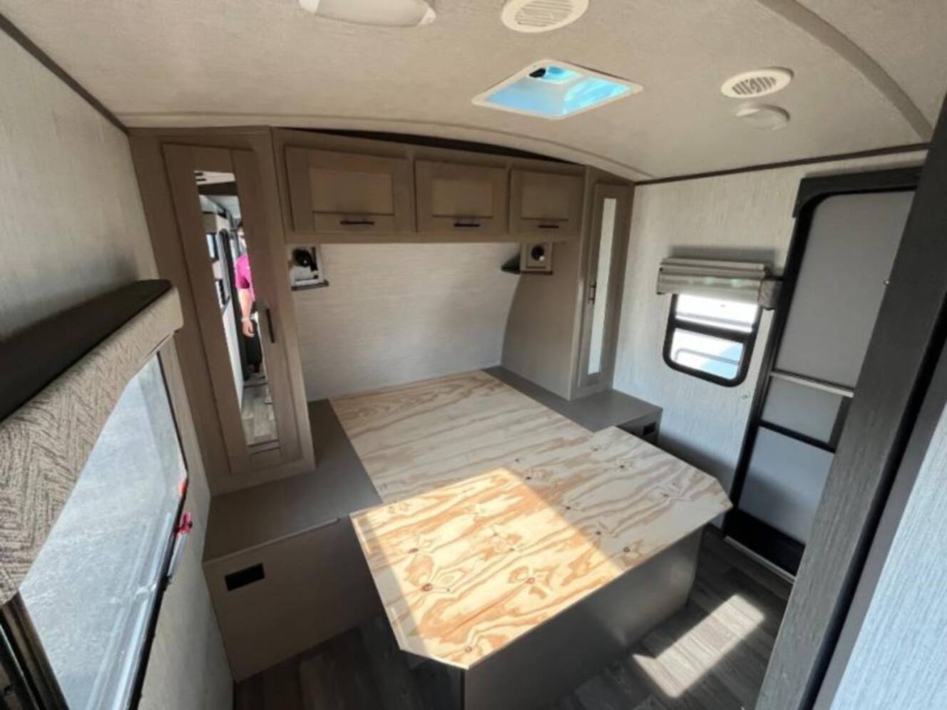 A photo of this 2021 Heartland Sundance Ultra Lite 242 RK