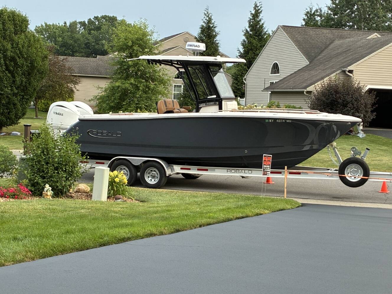 A photo of this 2024 Robalo Center Console R250