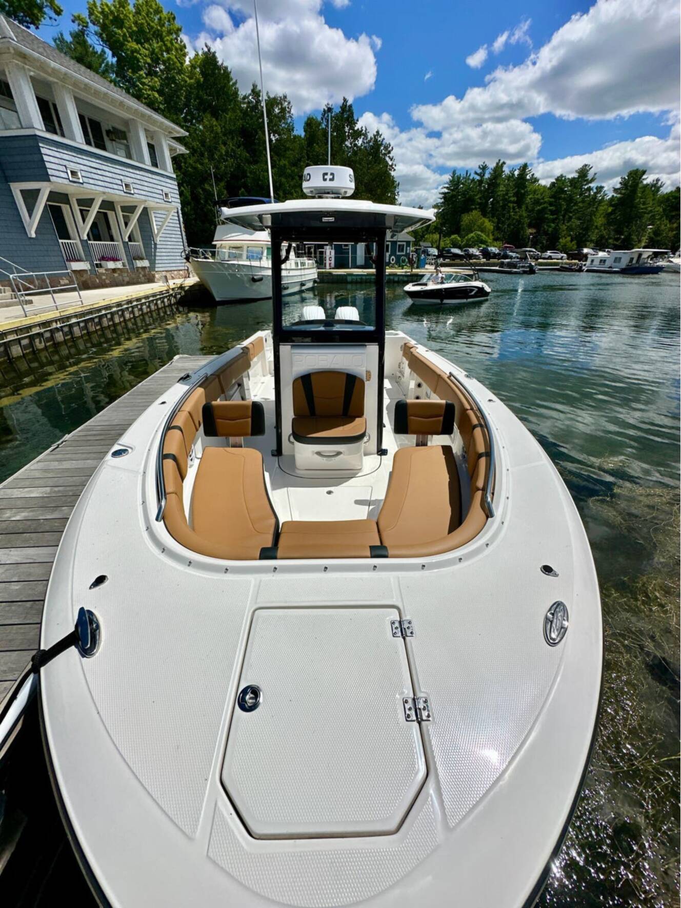 A photo of this 2024 Robalo Center Console R250