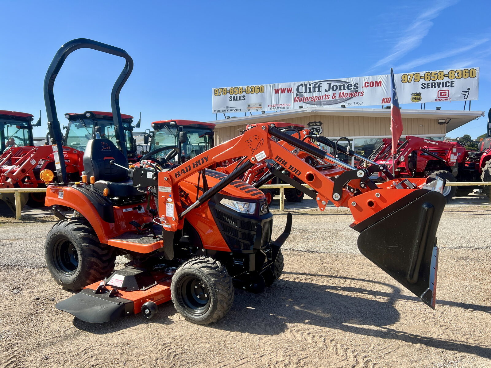 2026 Bad Boy Tractors 1022H HST w/Mid Mower in Sealy, TX