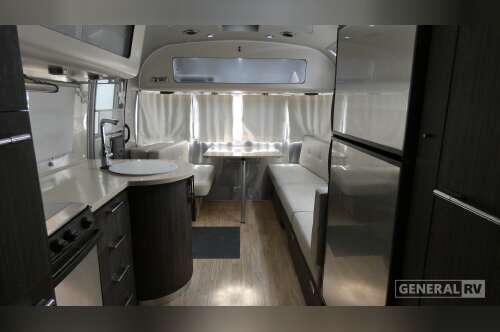 2019 Airstream INTERNATIONAL Signature 27FBQ in wixom MI