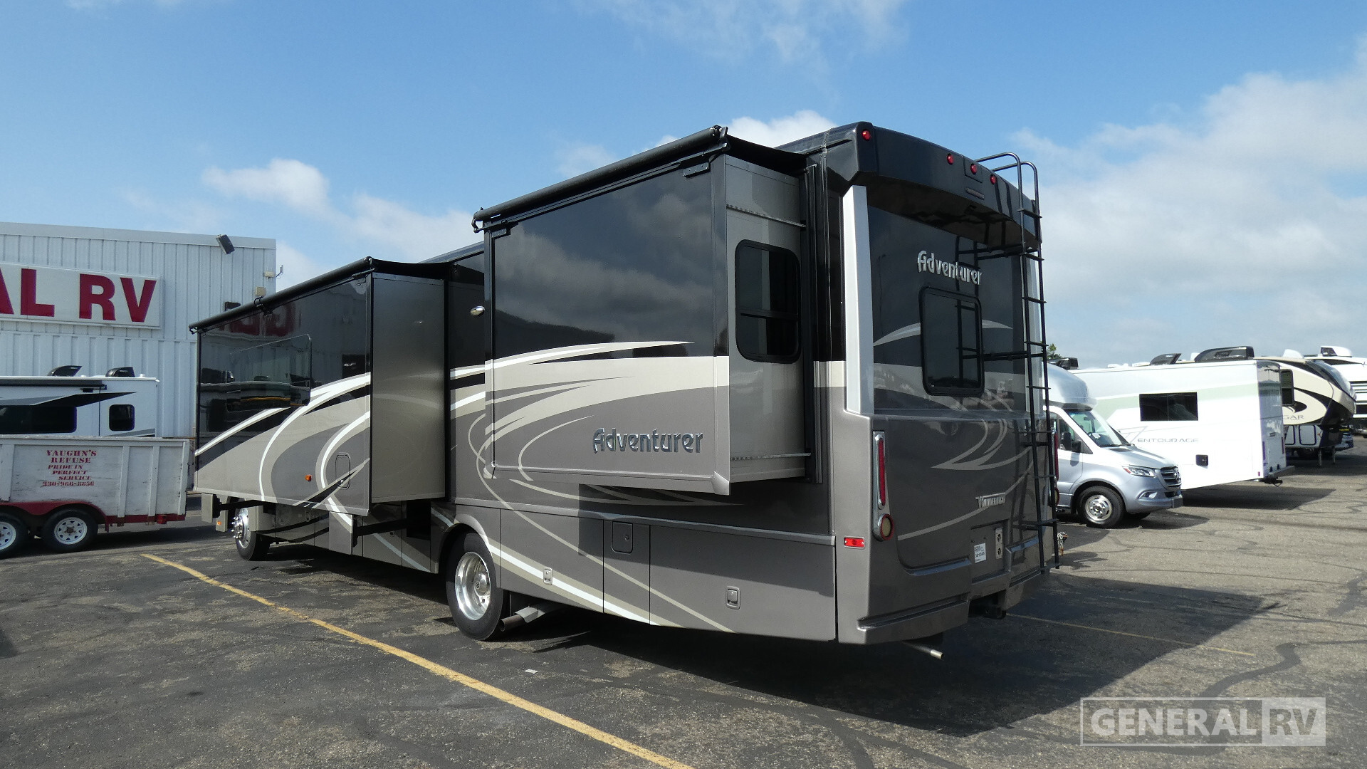 2017 Winnebago ADVENTURER 38Q in north canton OH