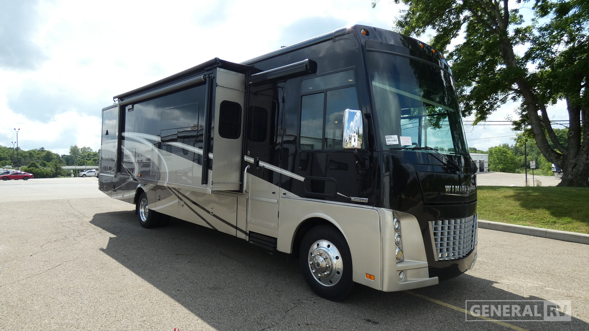 2017 Winnebago ADVENTURER 38Q in north canton OH