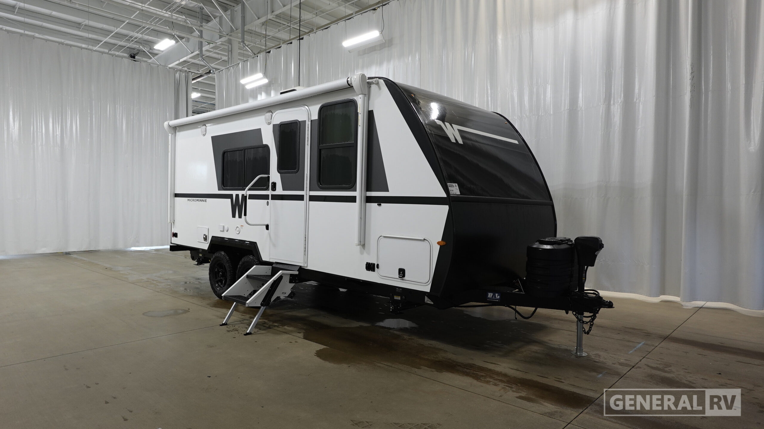 2027 Winnebago MICRO MINNIE 2108DS in birch run MI