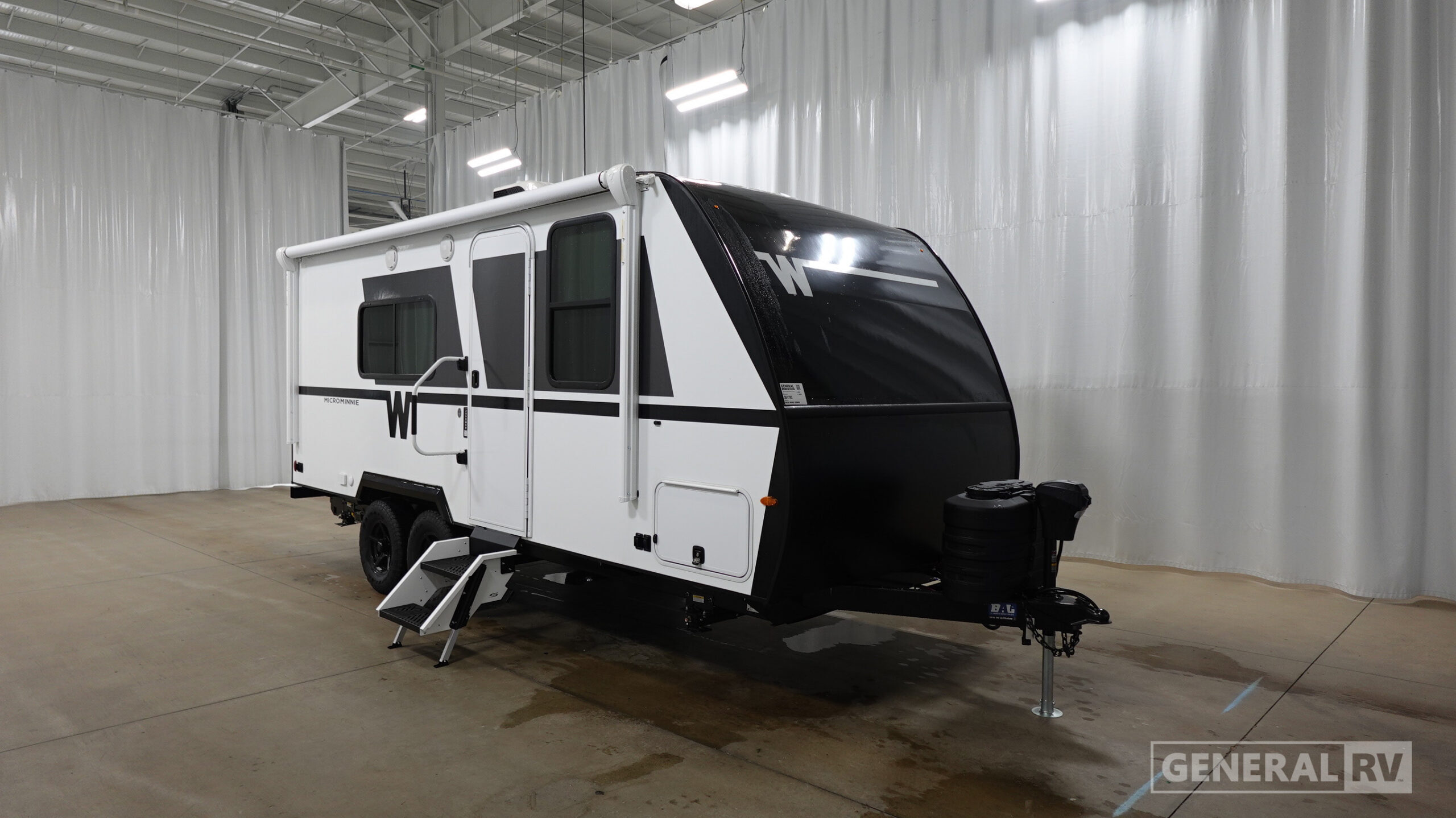 2027 Winnebago MICRO MINNIE 2000MRB in birch run MI