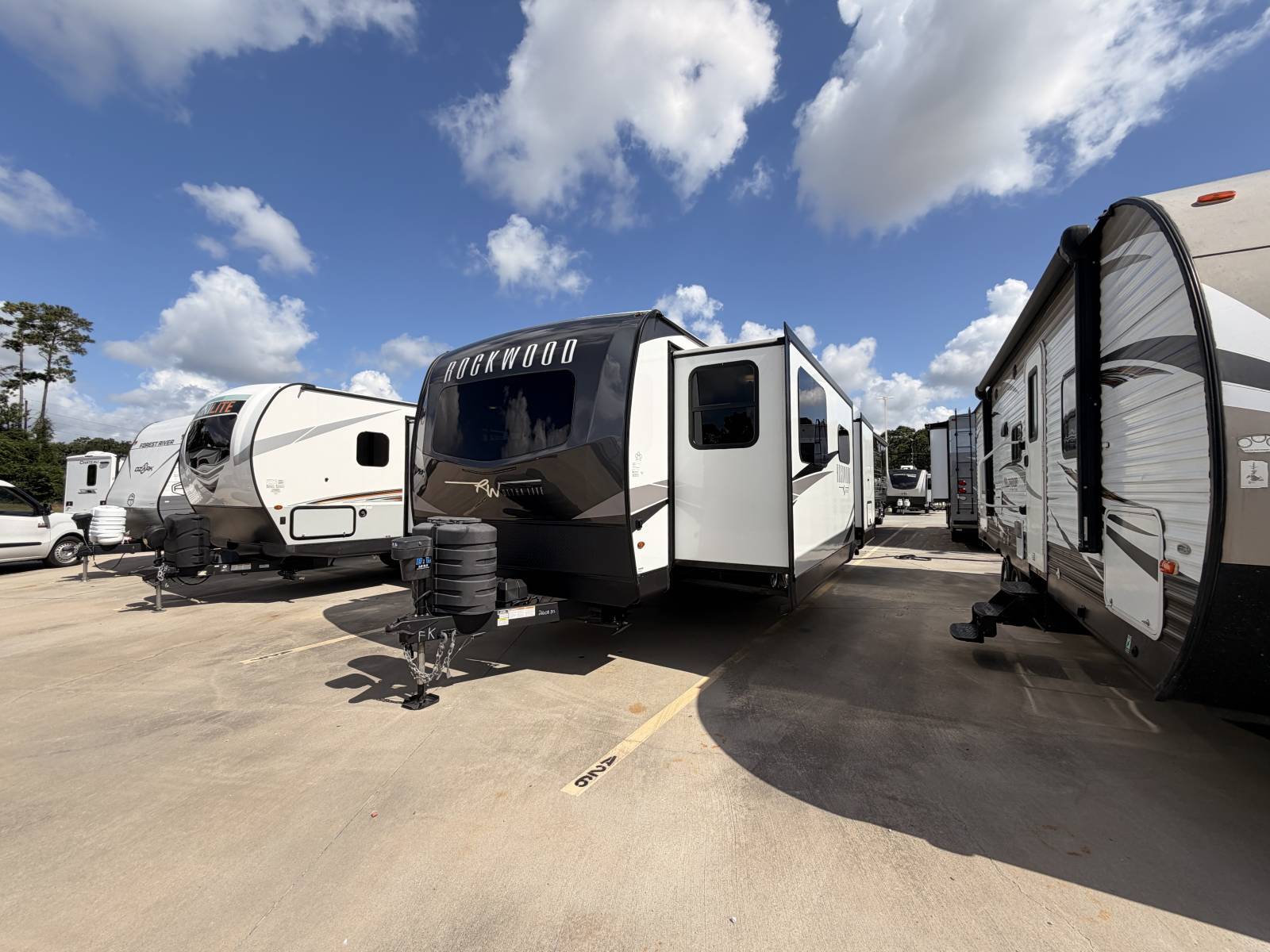 2025 Forest River ROCKWOOD ULTRA LITE 2608BS in spring TX