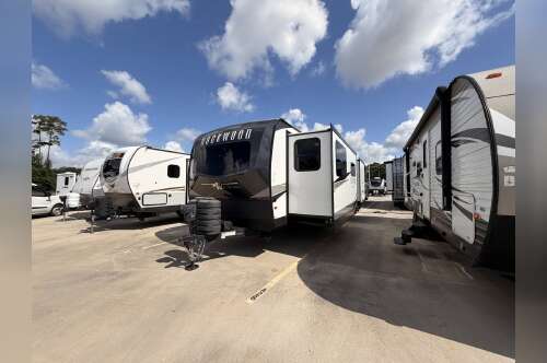 2025 Forest River ROCKWOOD ULTRA LITE 2608BS in spring TX