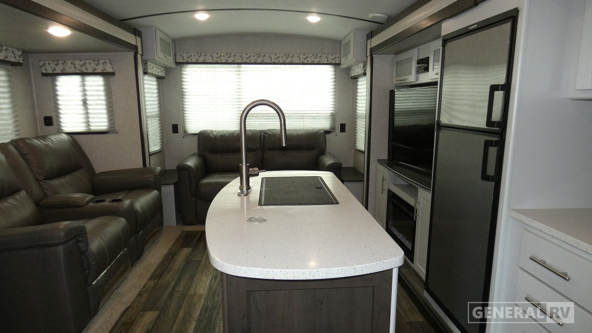 2020 Keystone Premier Ultra Lite 34RIPR in wixom MI