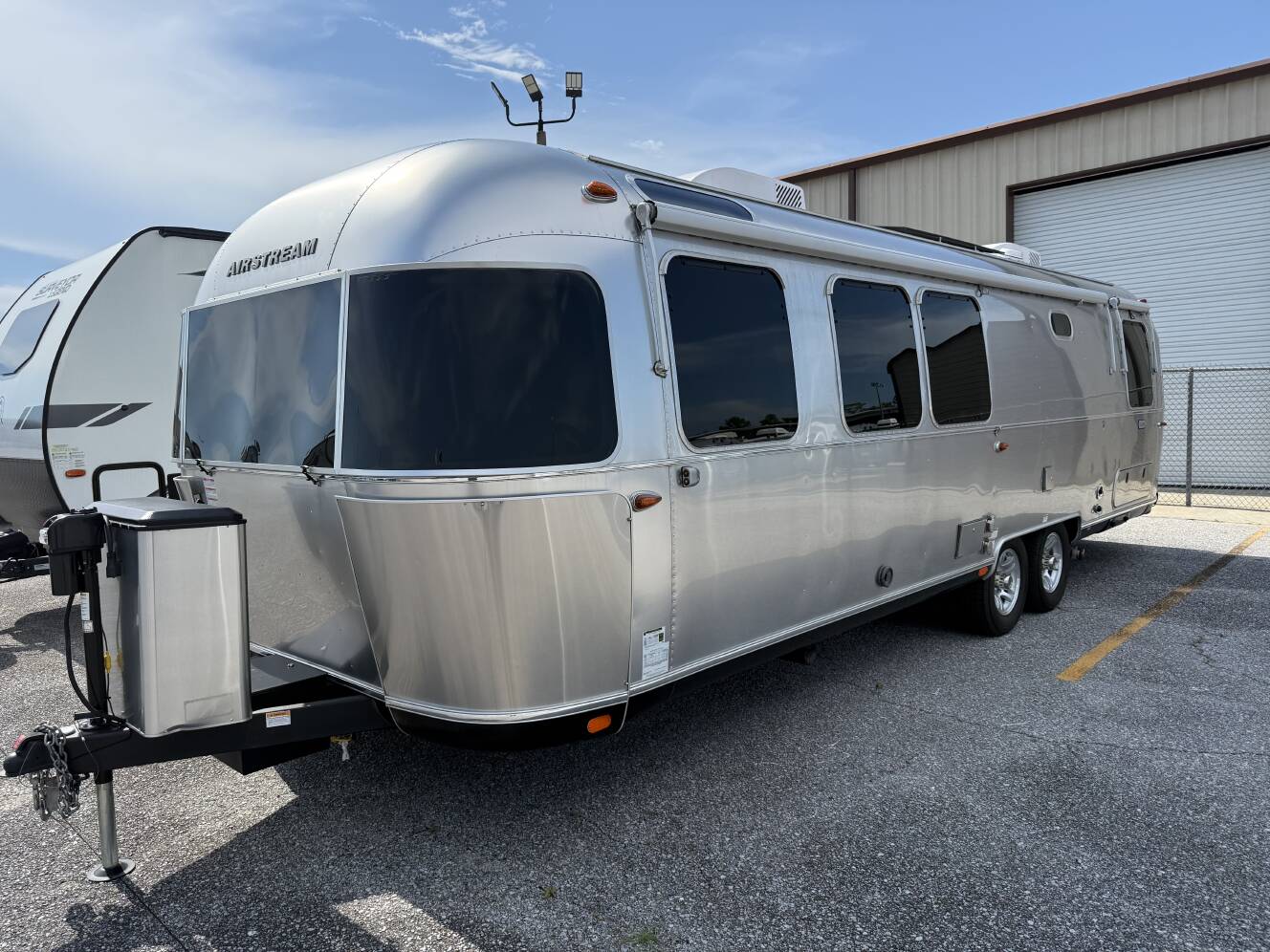 A photo of this 2025 Airstream Classic 30RB