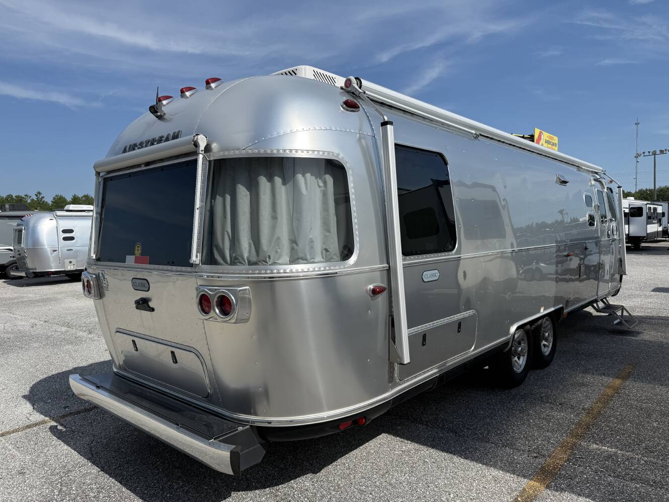 A photo of this 2025 Airstream Classic 30RB