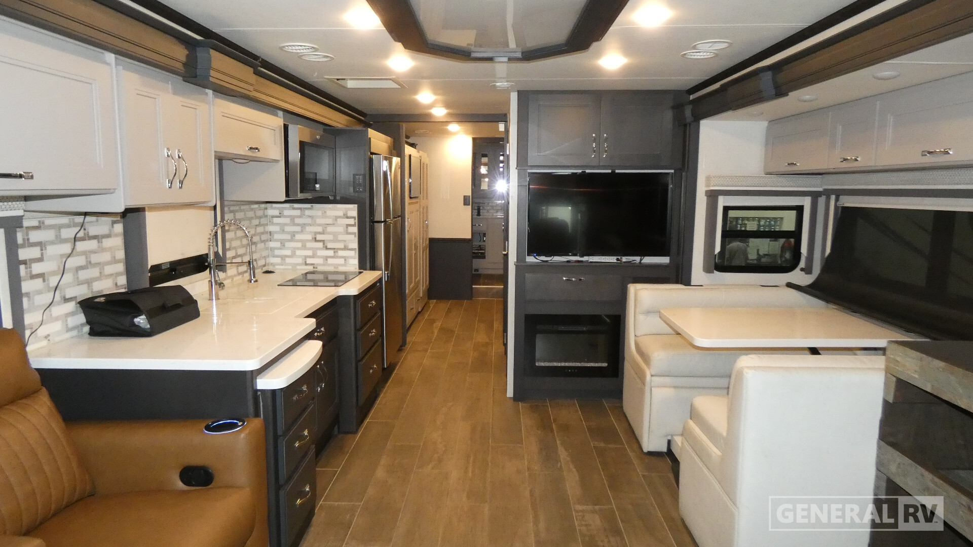 2024 Thor Motor Coach ARIA 3901 in dover FL