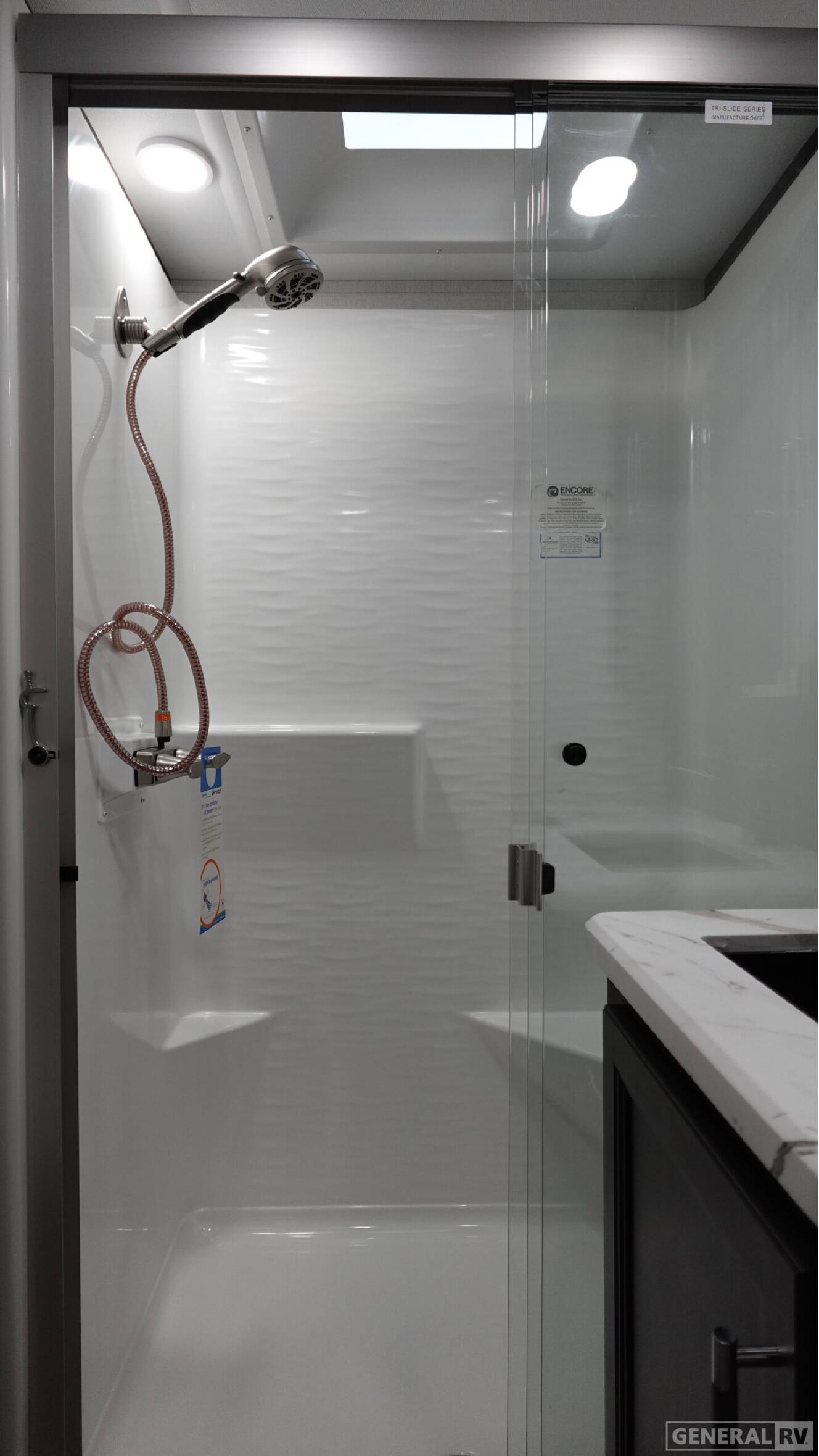 A photo of this 2026 Keystone AVALANCHE 390DS