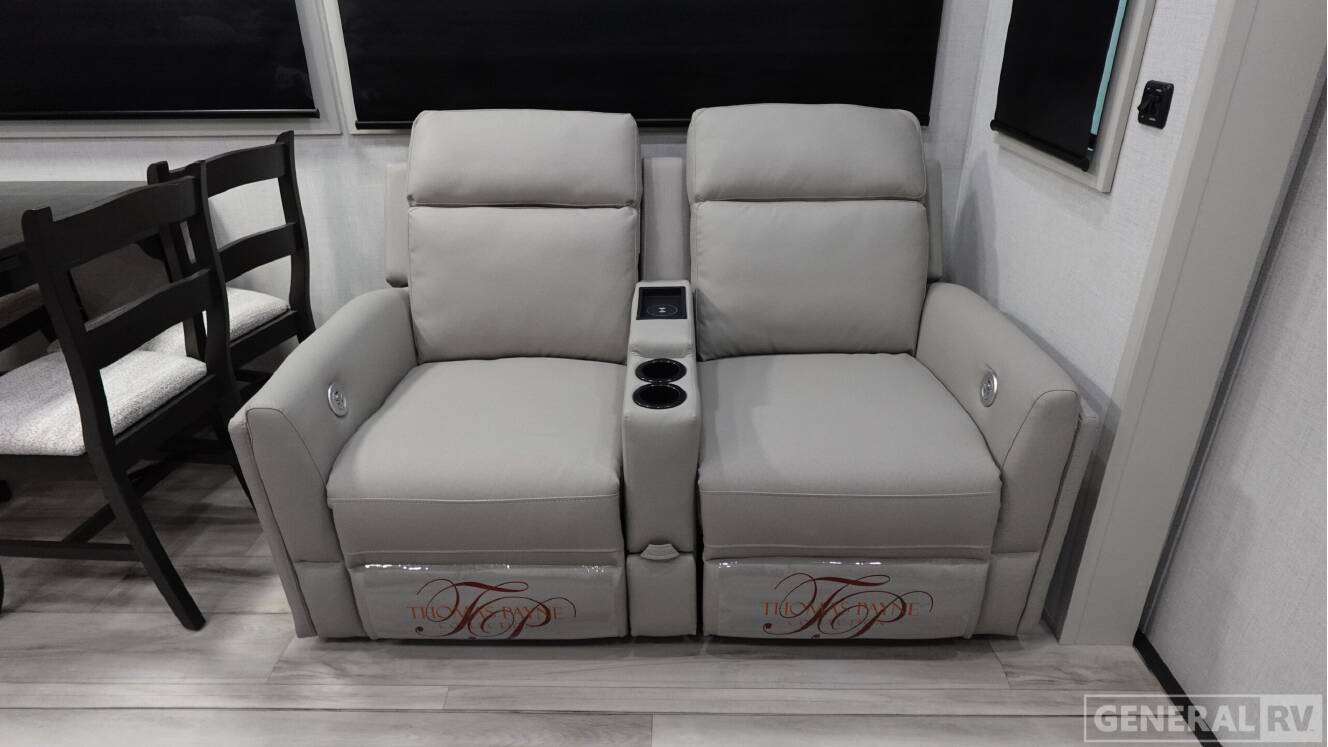 A photo of this 2026 Keystone AVALANCHE 390DS