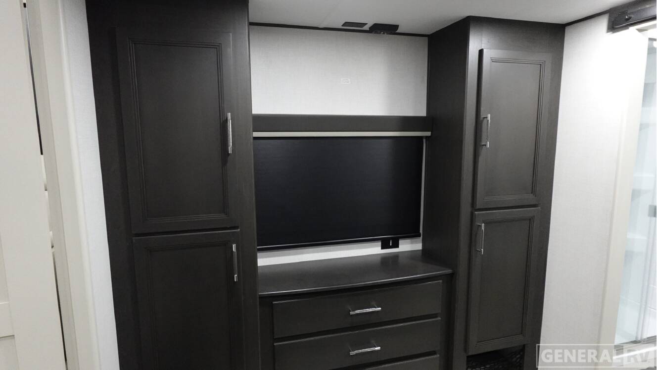 A photo of this 2026 Keystone AVALANCHE 390DS