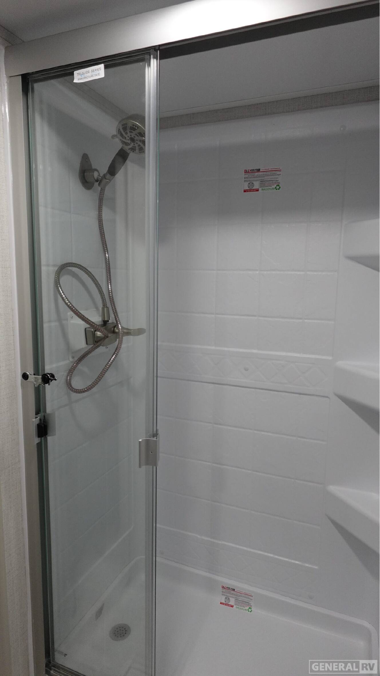 A photo of this 2026 Keystone AVALANCHE 390DS