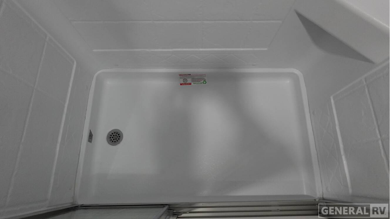 A photo of this 2026 Keystone AVALANCHE 390DS