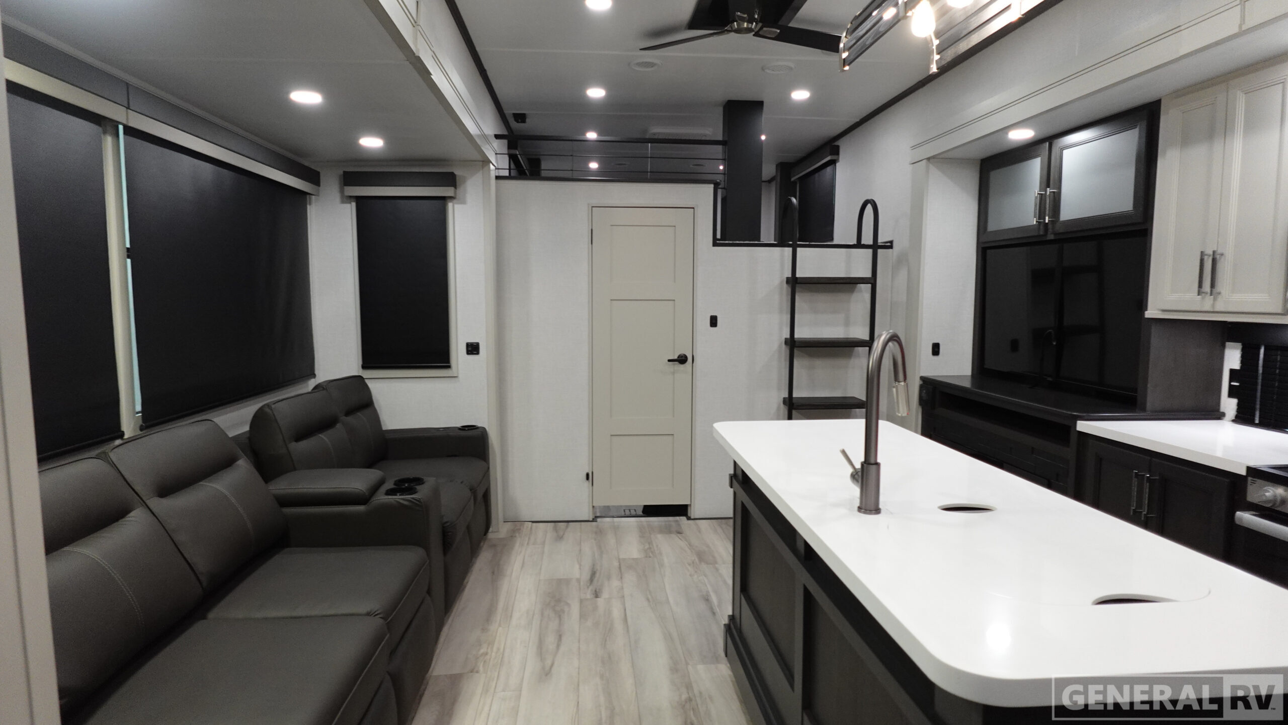 2026 Keystone AVALANCHE 390DS in mesa AZ