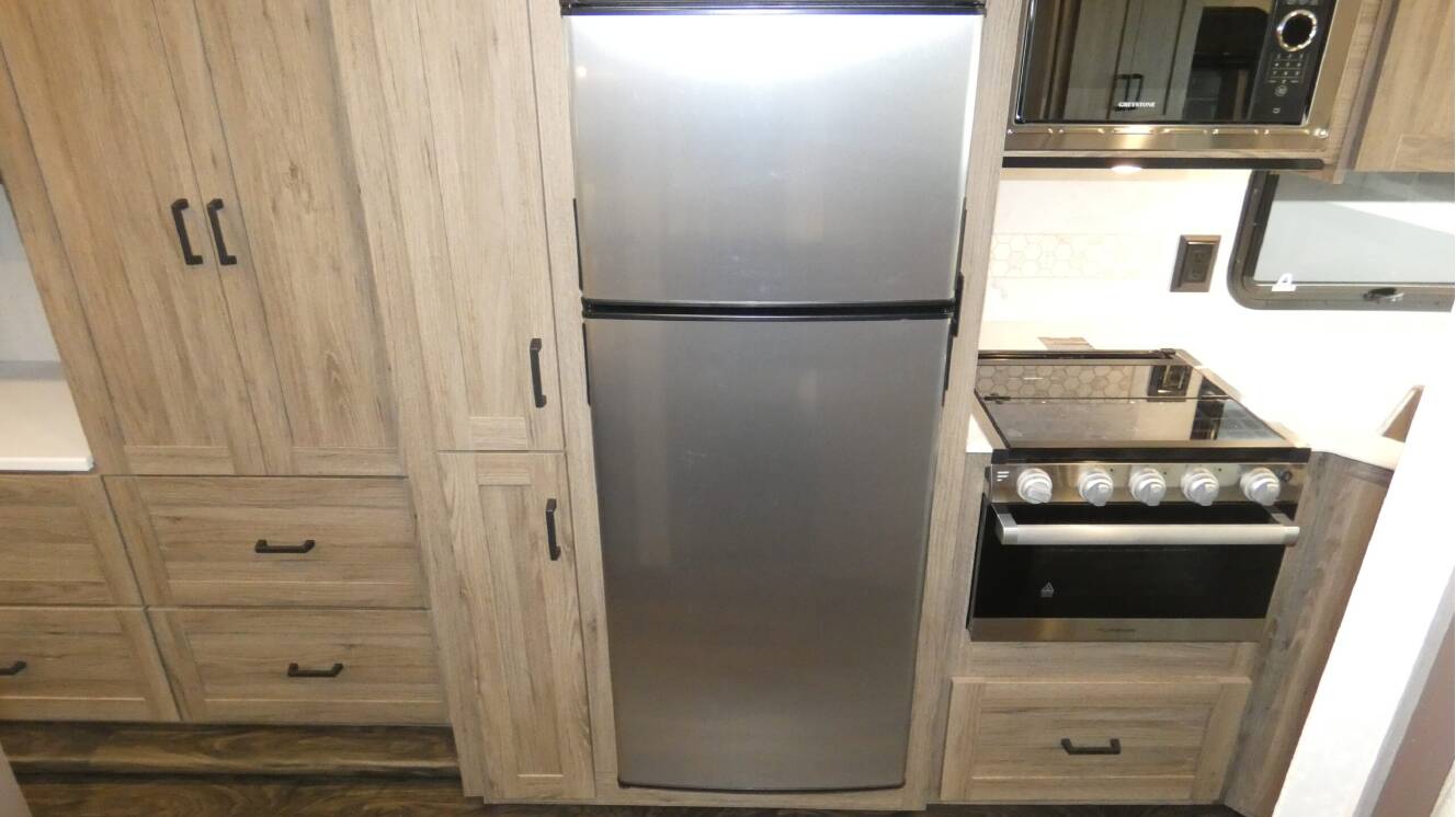 A photo of this 2025 Winnebago SUNSTAR 33K