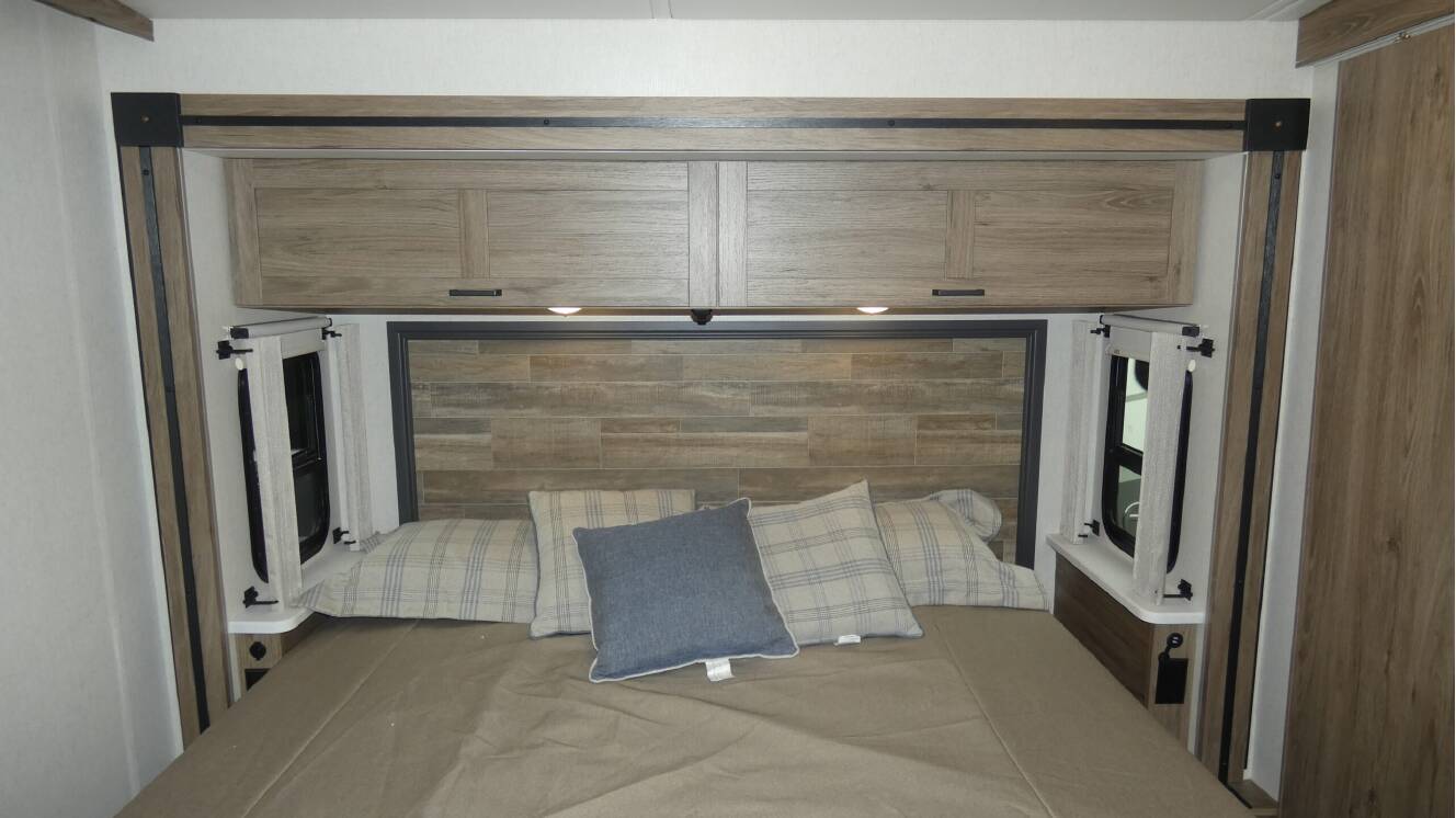 A photo of this 2025 Winnebago SUNSTAR 33K