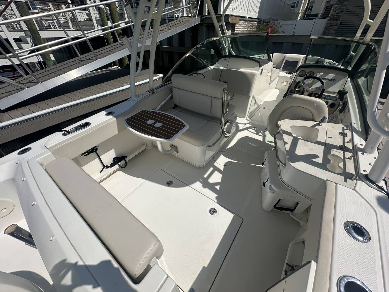 A photo of this 2018 Boston Whaler 230 VANTAGE