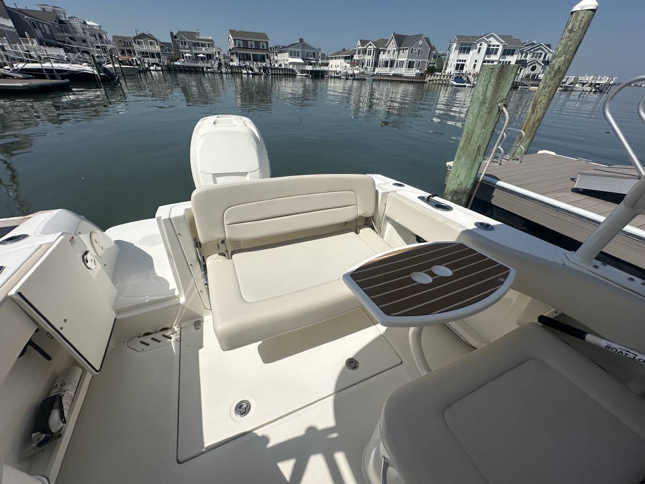 A photo of this 2018 Boston Whaler 230 VANTAGE