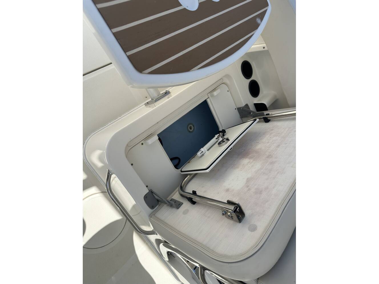 A photo of this 2018 Boston Whaler 230 VANTAGE