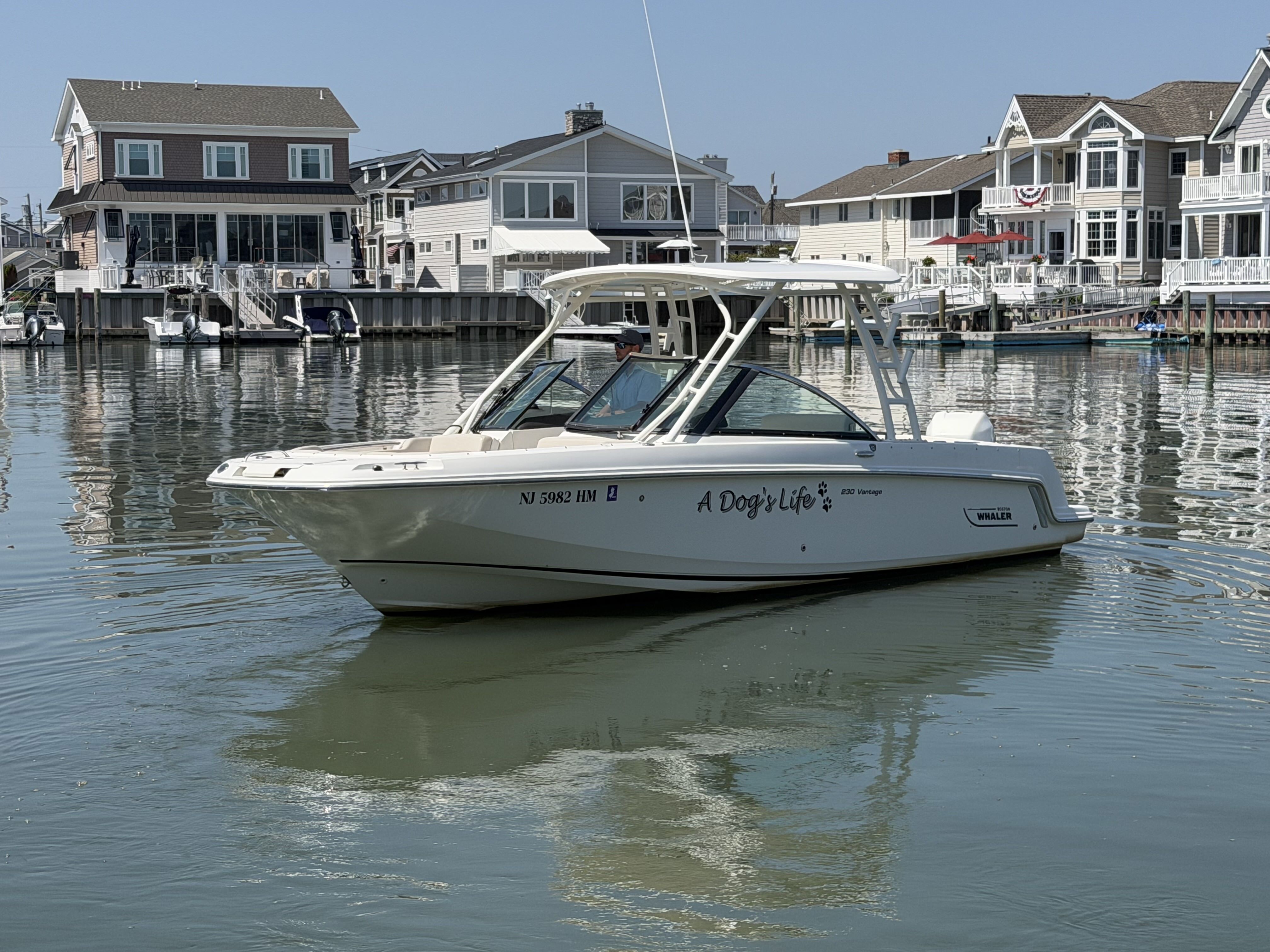 2018 Boston Whaler 230 VANTAGE in dennis NJ