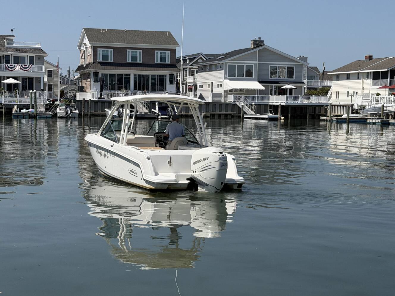 A photo of this 2018 Boston Whaler 230 VANTAGE