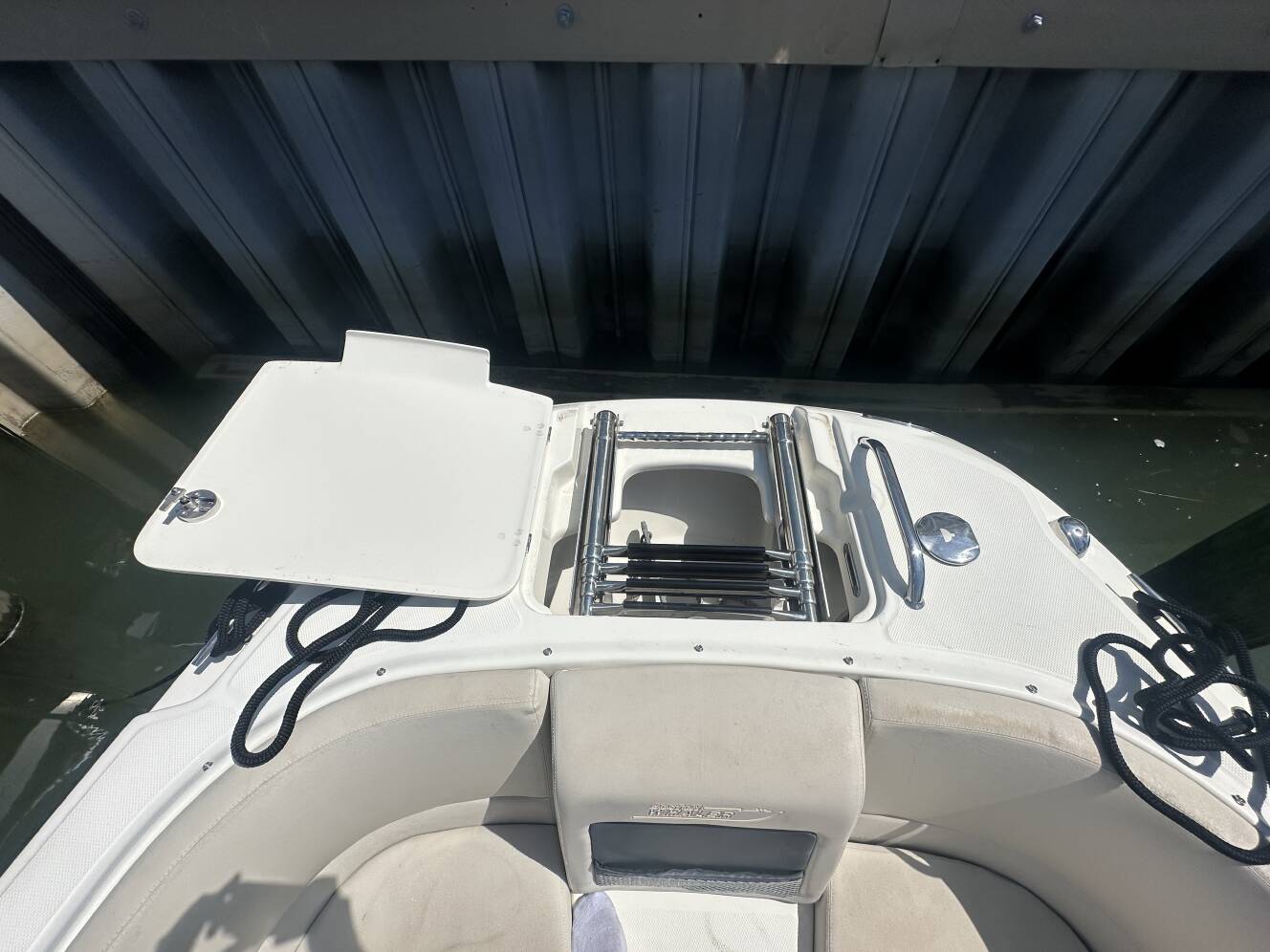 A photo of this 2018 Boston Whaler 230 VANTAGE