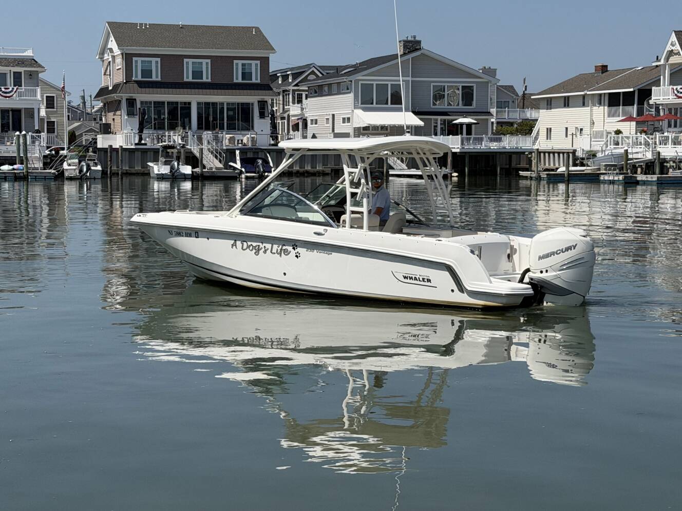 A photo of this 2018 Boston Whaler 230 VANTAGE