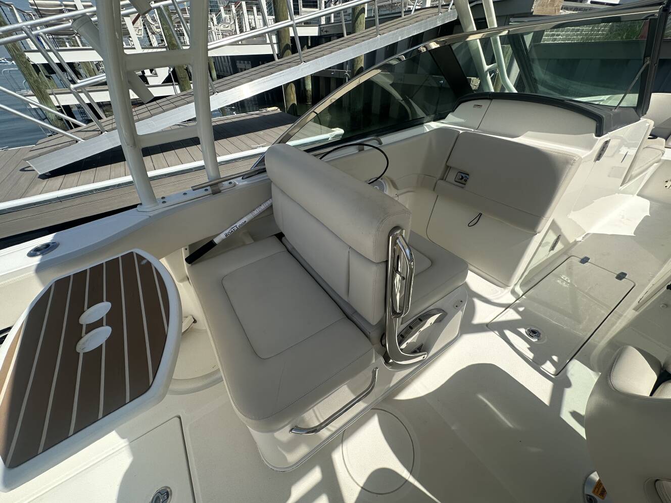 A photo of this 2018 Boston Whaler 230 VANTAGE