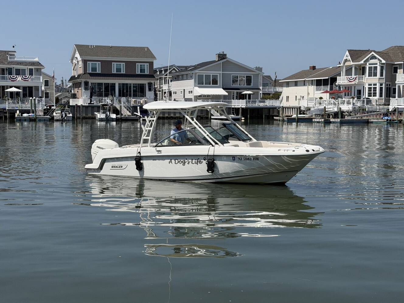 A photo of this 2018 Boston Whaler 230 VANTAGE