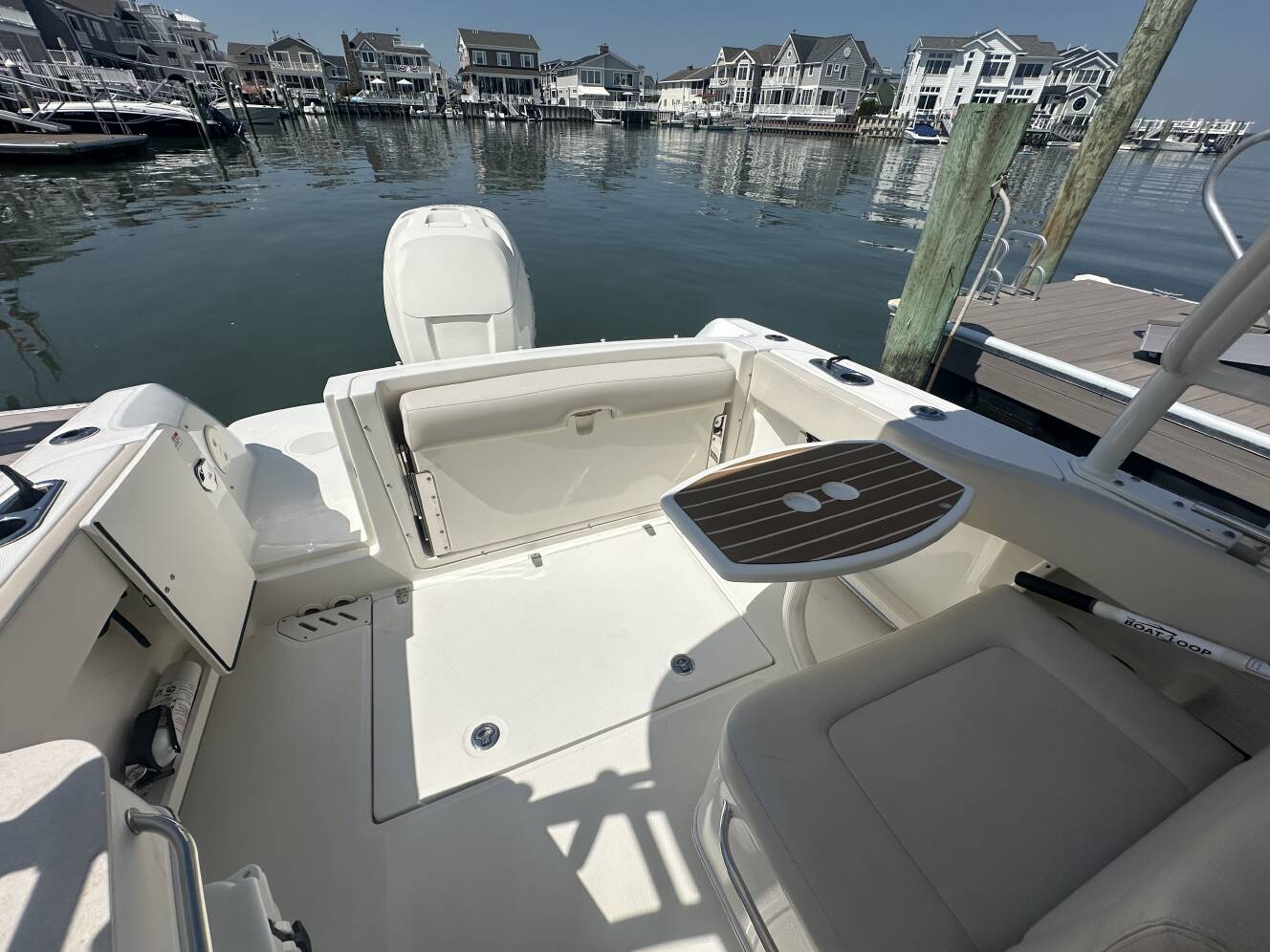 A photo of this 2018 Boston Whaler 230 VANTAGE