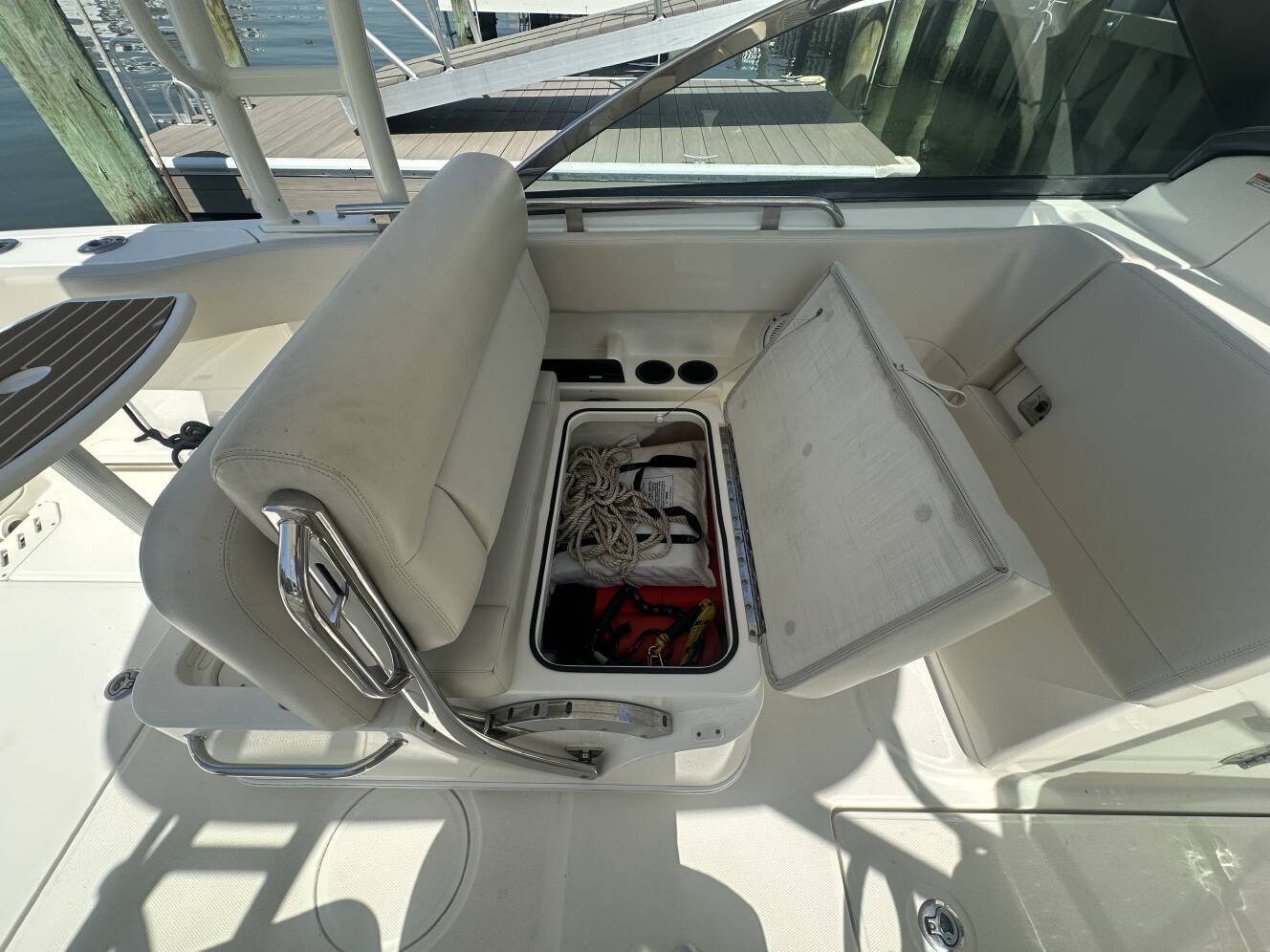 A photo of this 2018 Boston Whaler 230 VANTAGE