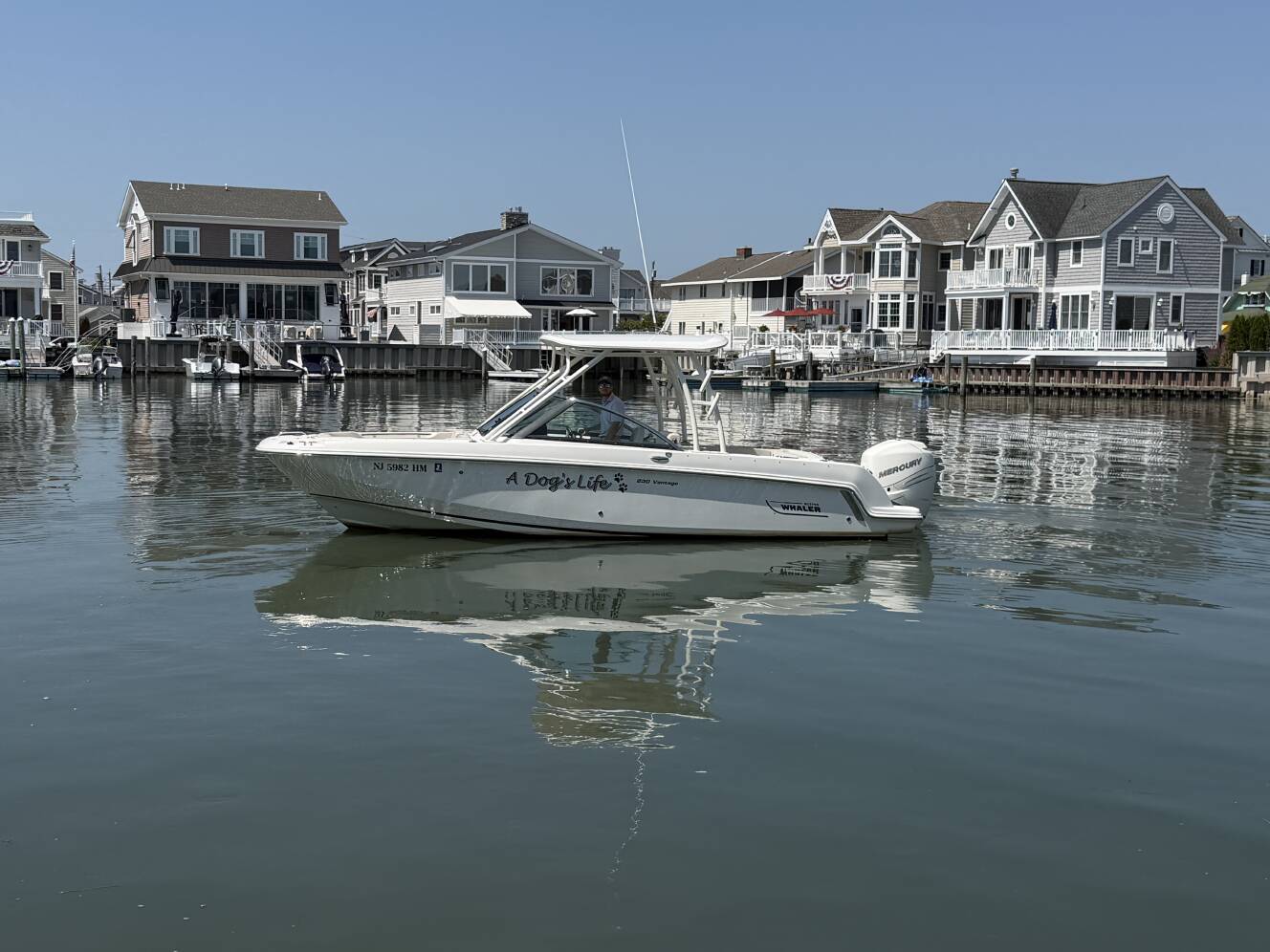 A photo of this 2018 Boston Whaler 230 VANTAGE
