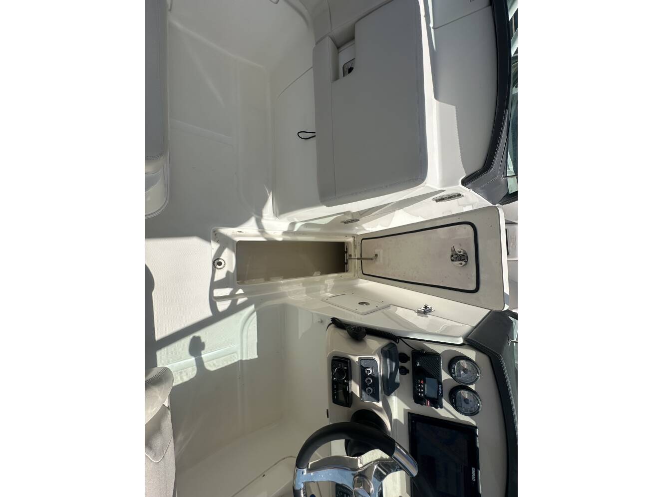 A photo of this 2018 Boston Whaler 230 VANTAGE