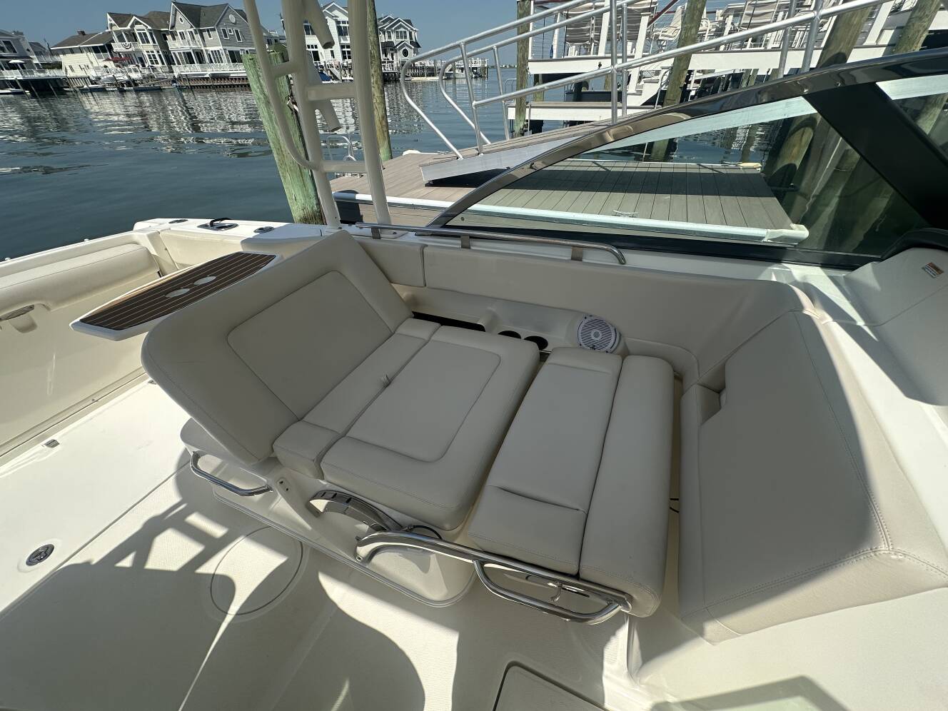 A photo of this 2018 Boston Whaler 230 VANTAGE