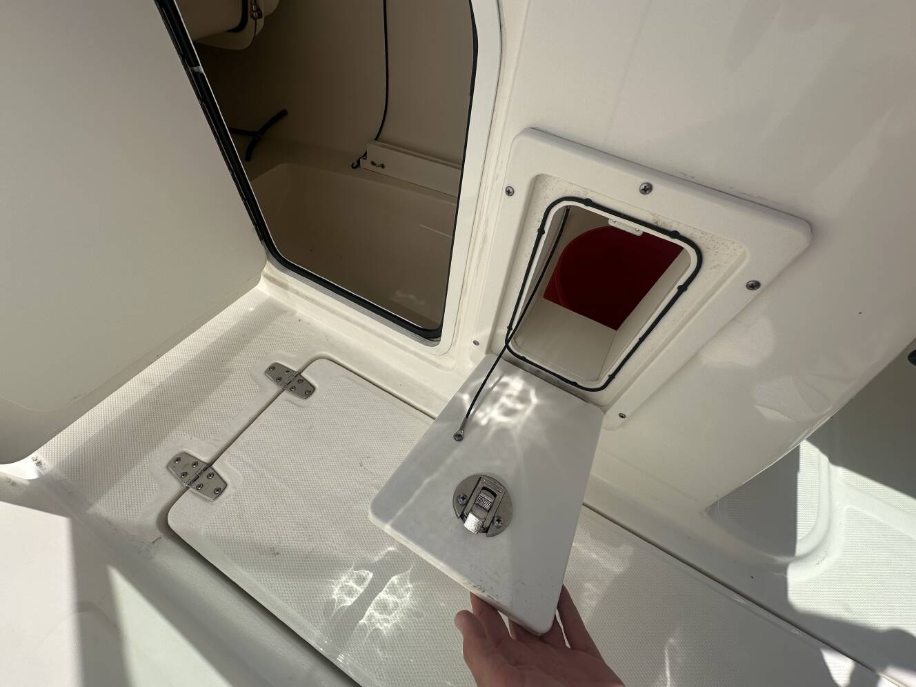 A photo of this 2018 Boston Whaler 230 VANTAGE