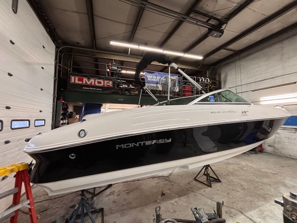 2001 Monterey 200 LS in brookfield CT