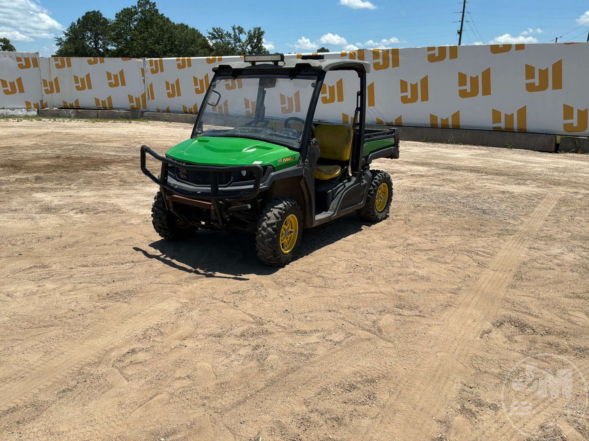 2018 JOHN DEERE XUV835M in Brooklyn, MS