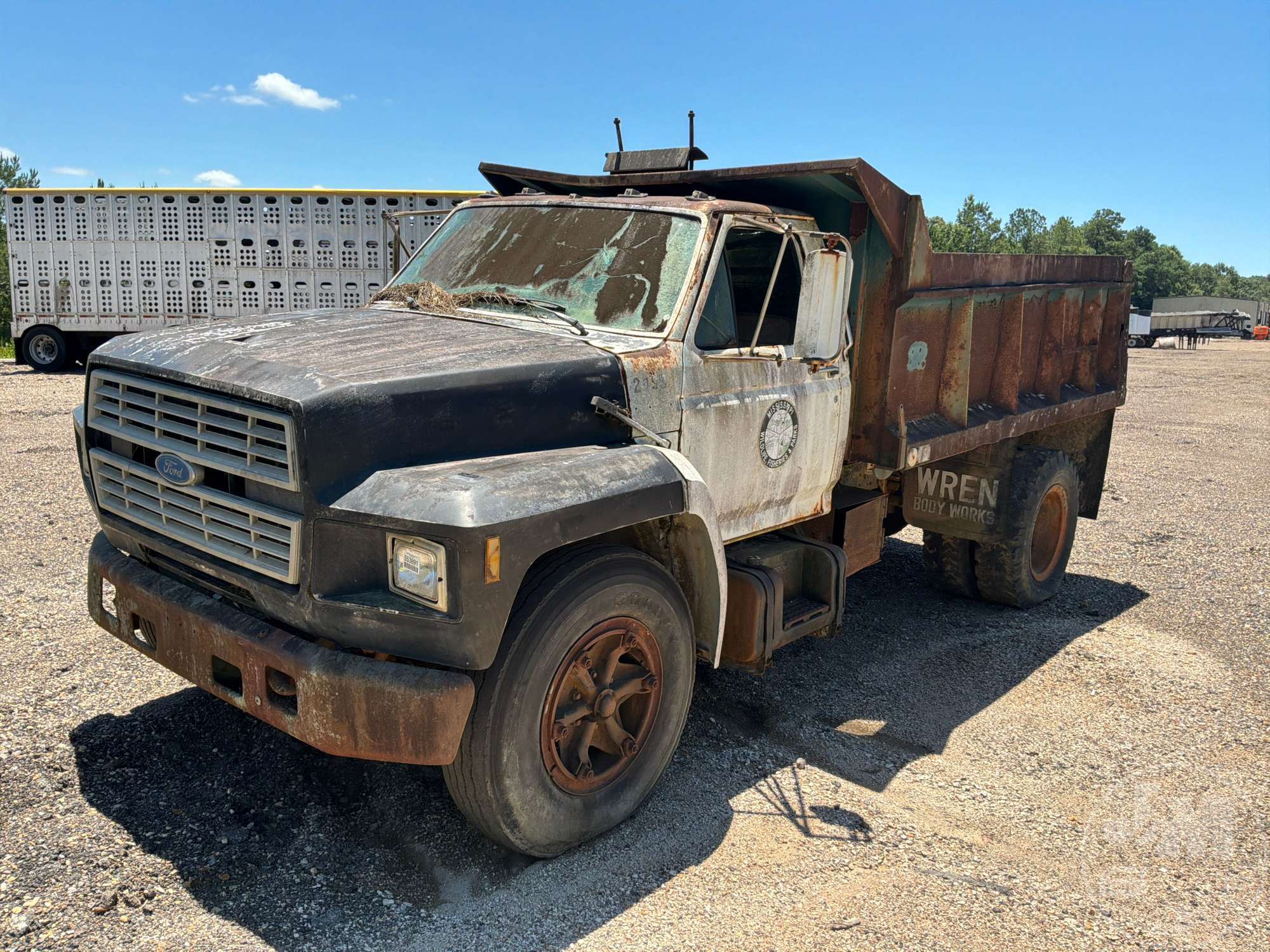 1985 FORD F-700 in Brooklyn, MS