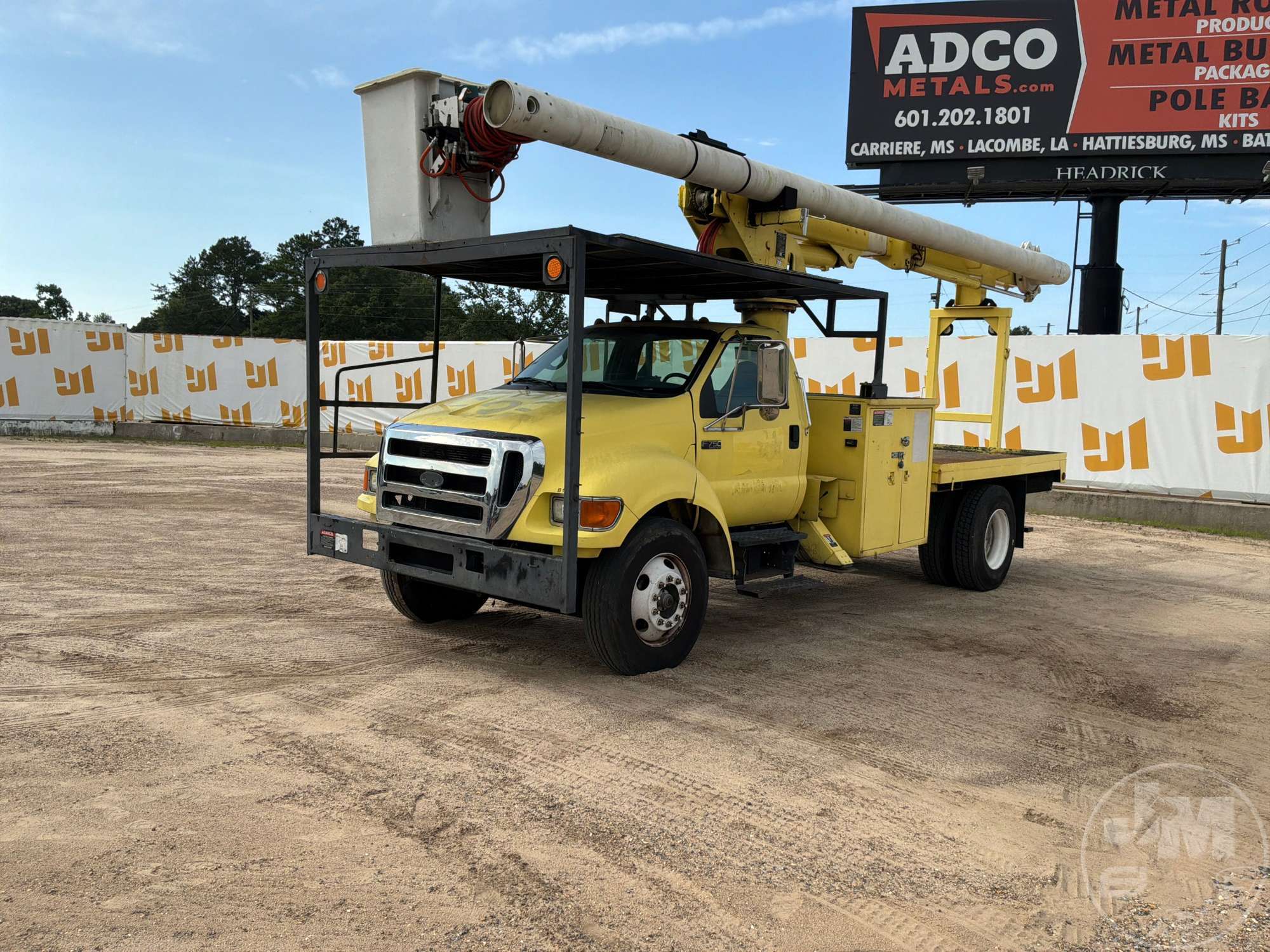 2007 FORD F-750XL SD in Brooklyn, MS