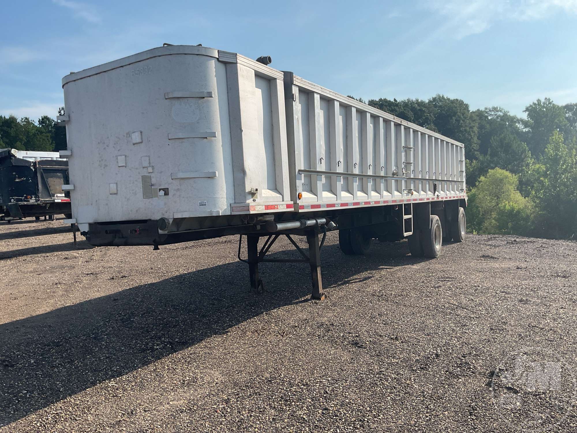 2000 SUMMIT TRAILERS SUMMIT TRAILERS in Brooklyn, MS