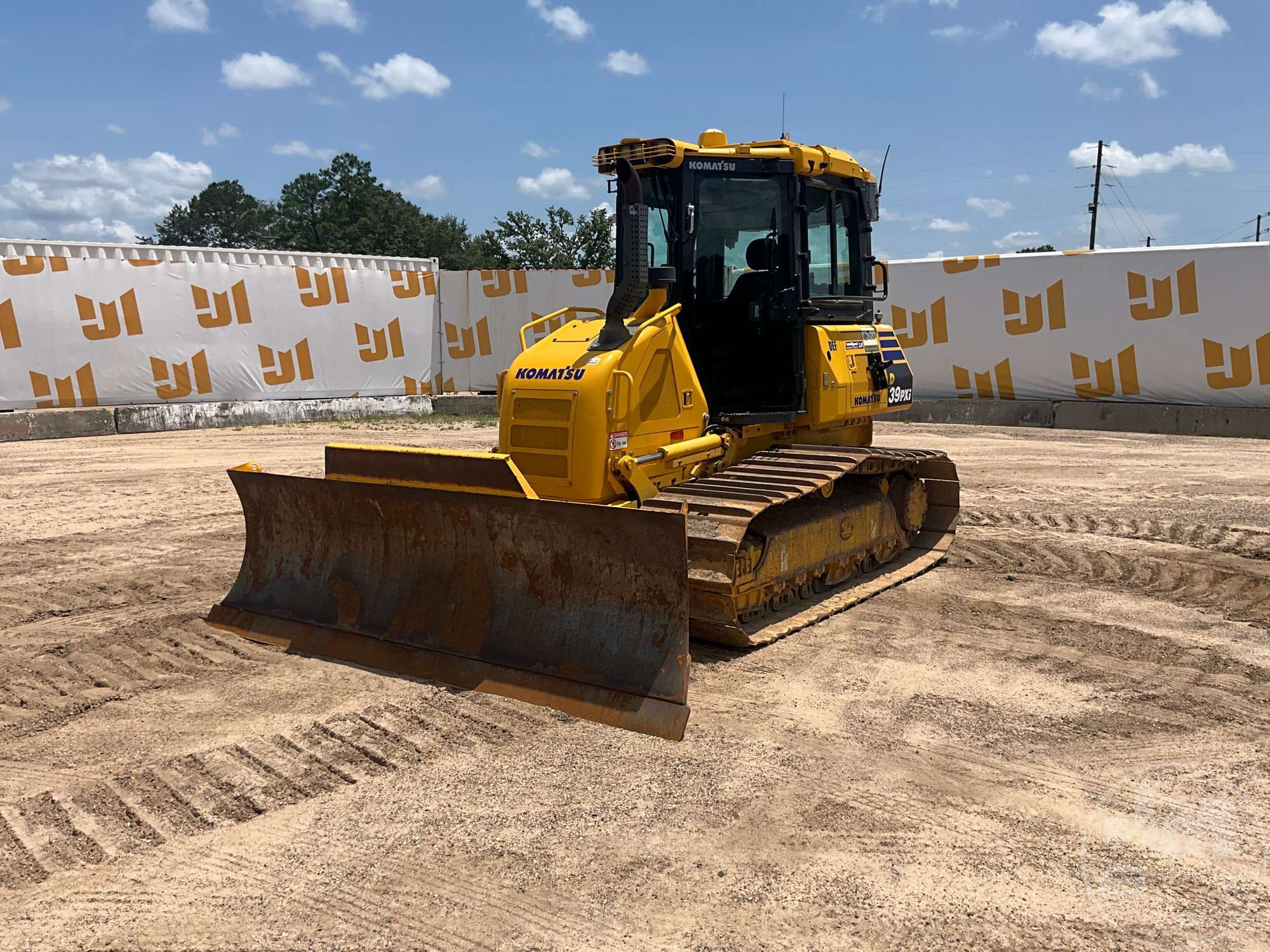 2022 KOMATSU D39PXI-24 in Brooklyn, MS