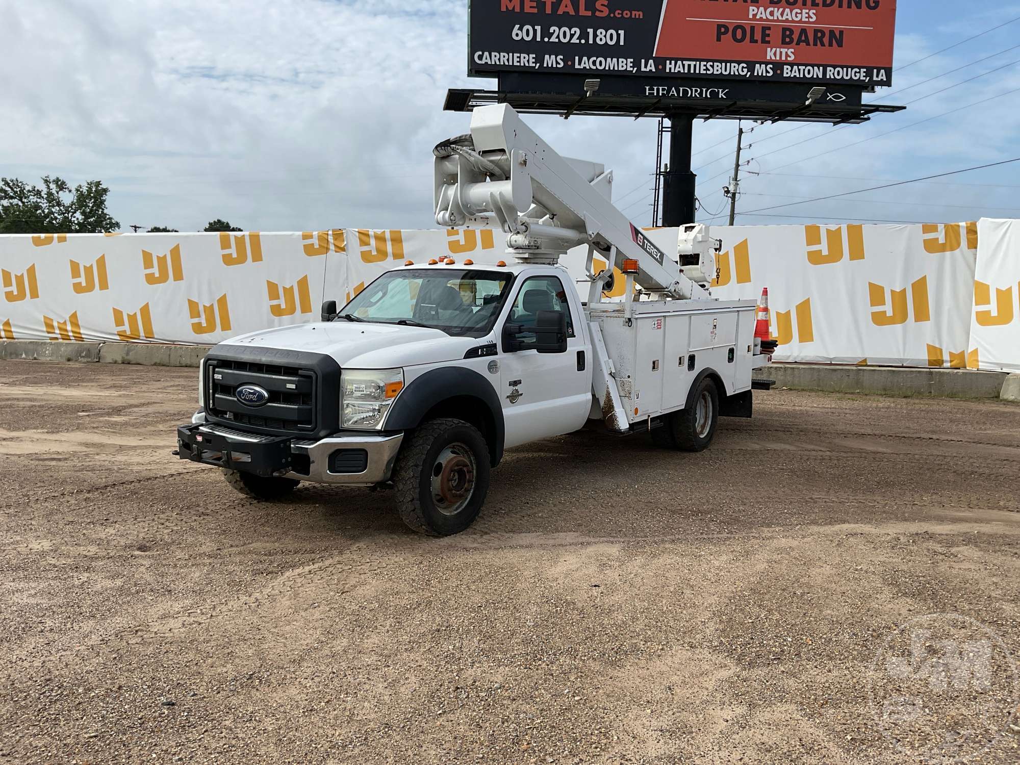 2016 FORD F-550XL SD in Brooklyn, MS