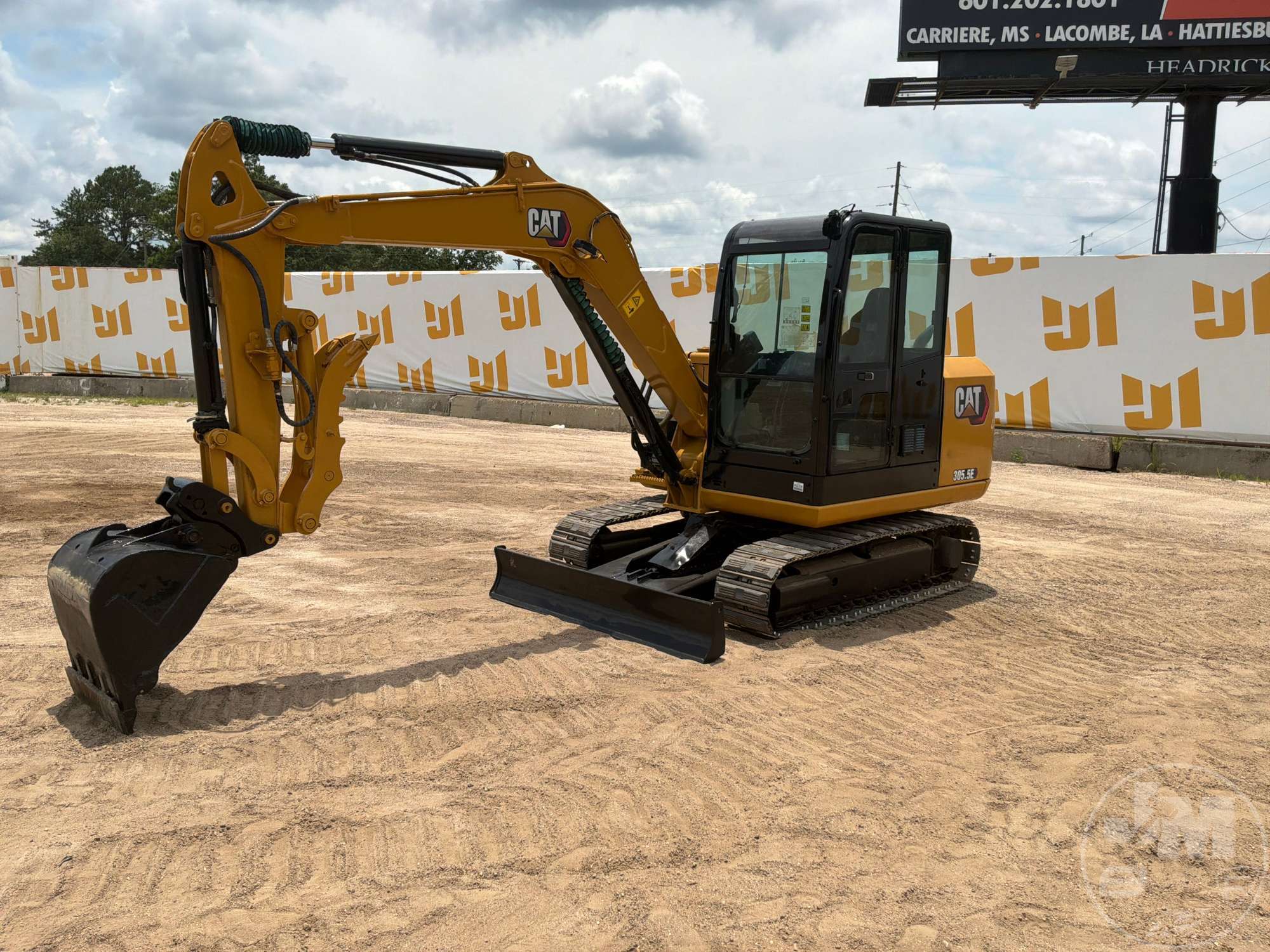 CATERPILLAR 305.5E2 in Brooklyn, MS