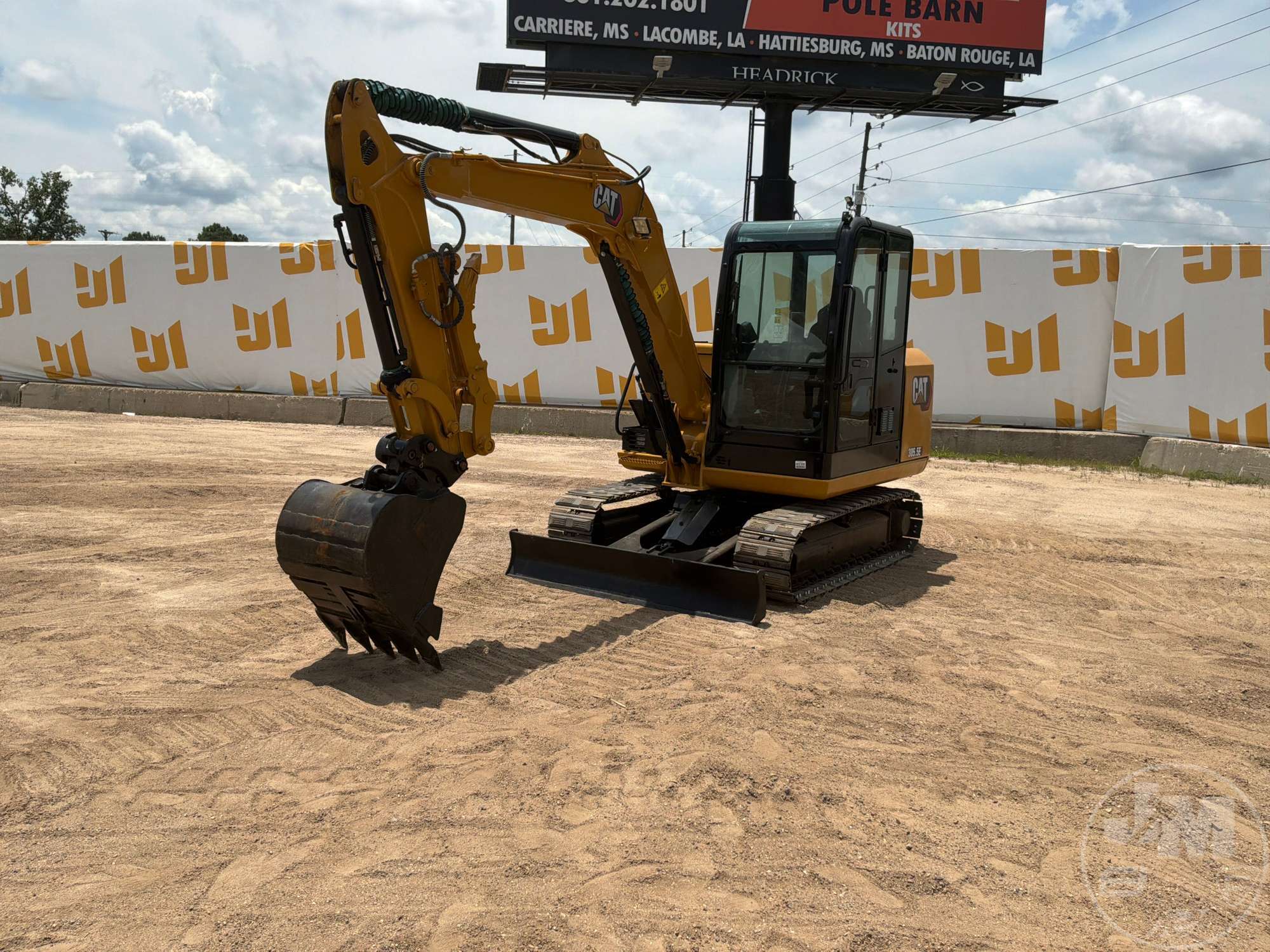 CATERPILLAR 305.5E2 in Brooklyn, MS