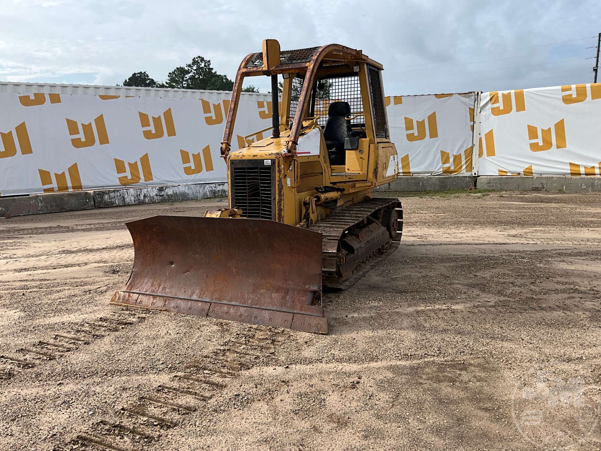 2002 CATERPILLAR D3G in Brooklyn, MS