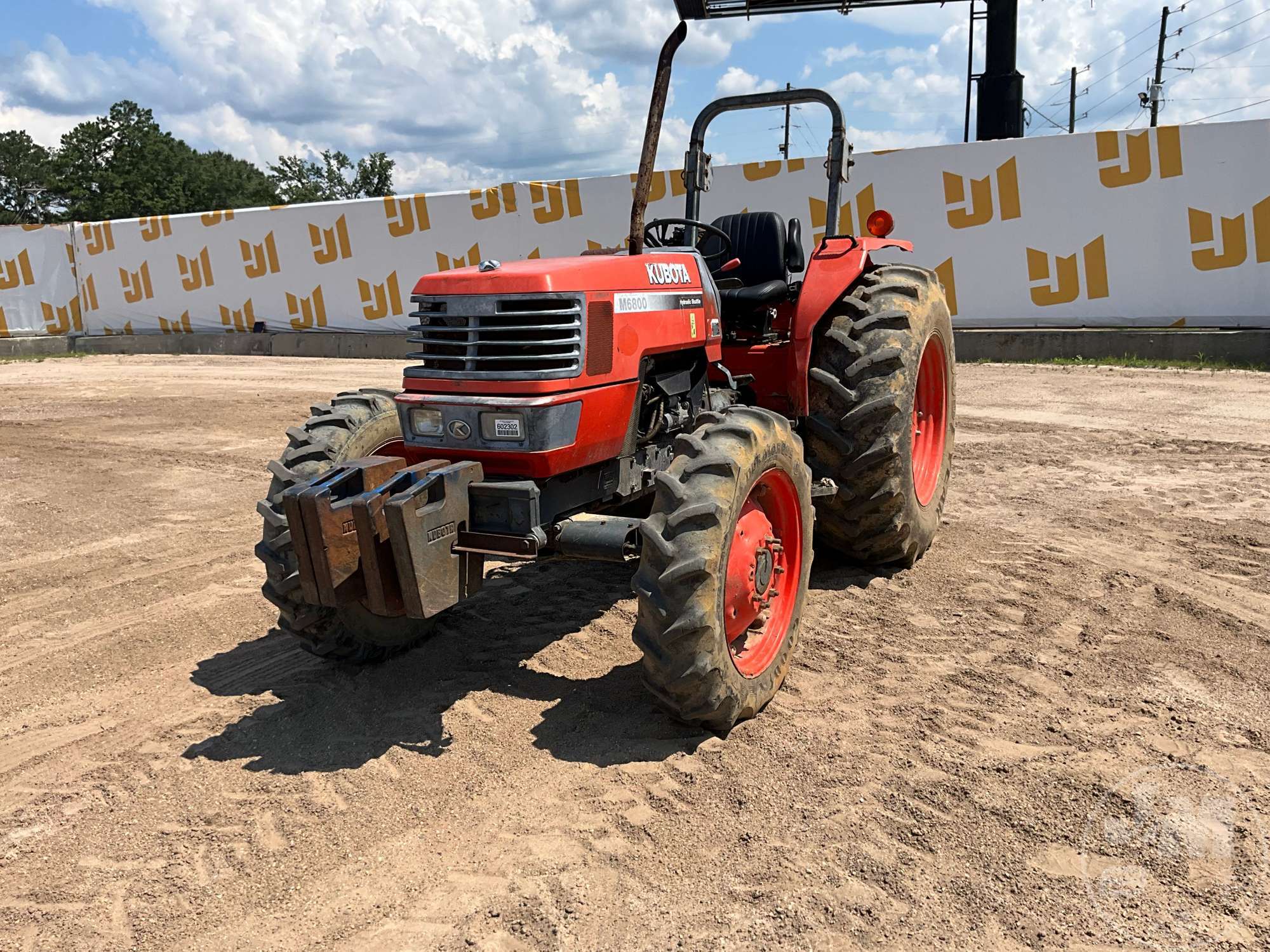 KUBOTA M6800 in Brooklyn, MS